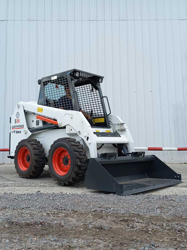 Bobcat Earthforce S16